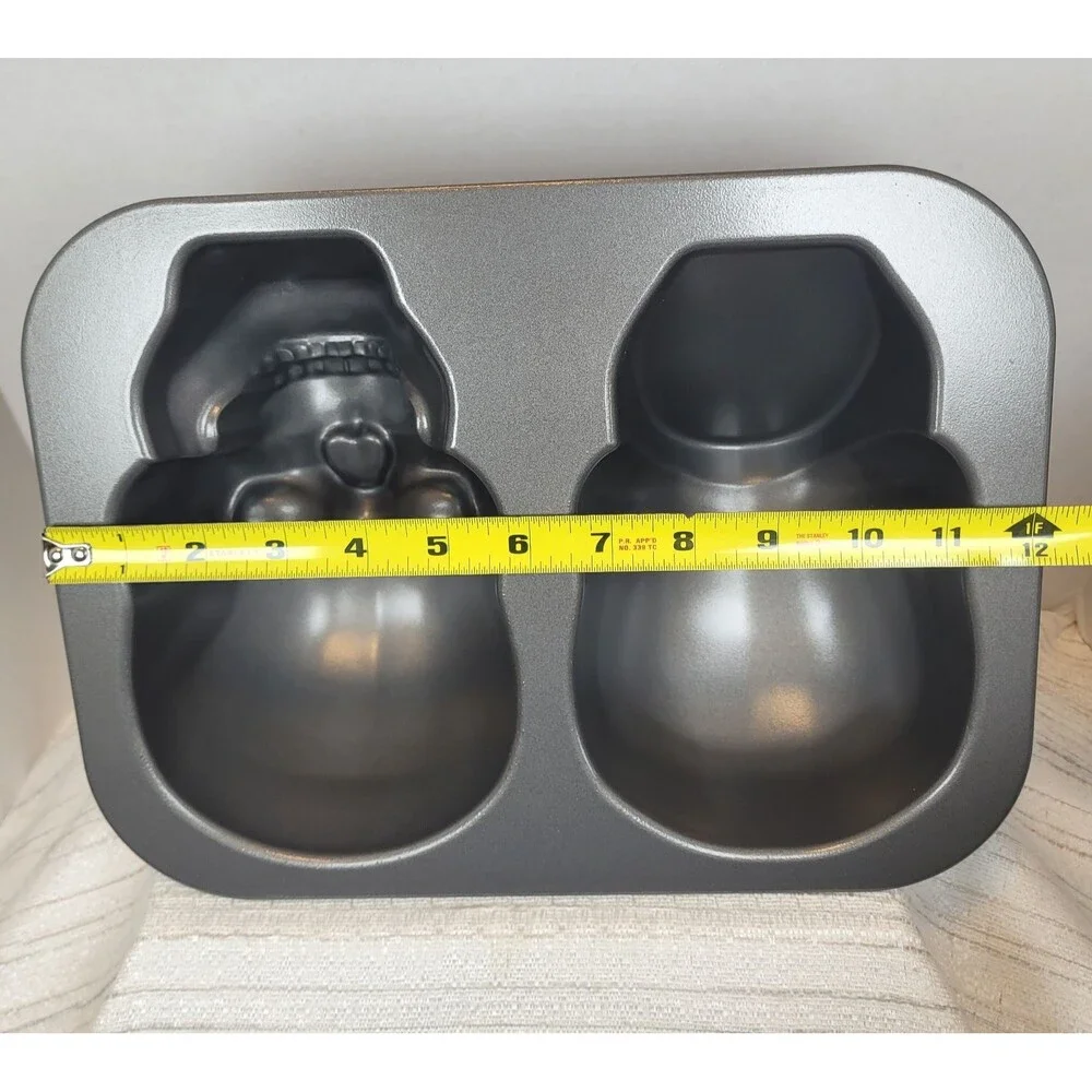 Nordic Ware 3D Skull Cake Pan Mold 9 Cups/2.1 Liters Halloween Spooky Baking New
